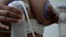 Lactamanija - Milf Milking In The Webcam