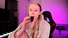 Amateur Blonde Teen Plays Solo with Toy Webcam Porn