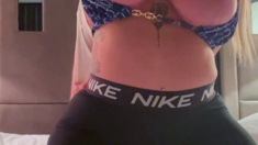 Big boob brunette masturbates on webcam