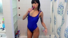 Amateur brunette teen in solo