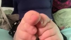 Amateur Foot Fetish Girlfriend Sucks and gives a Footjob