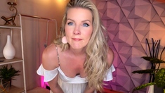 Big boob brunette masturbates on webcam