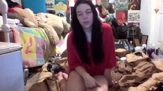 Cute Amateur Brunette Naughty In Solo Jerking Show On Camera