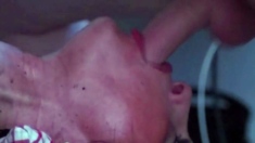 Deep Throat Close-Up einer deutschen Amateurin